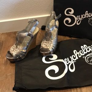 Seychelles “Midas Touch” metallic silver wedges